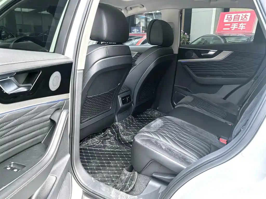 Hongqi HS5 2022 2.0T Zhilian Qixiang four-wheel drive version купить на сайте DeffCars