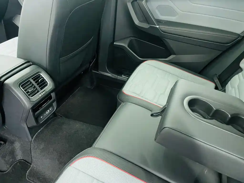 Tiguan L 2022 330TSI automatic two-wheel drive R-Line flagship version купить на сайте DeffCars