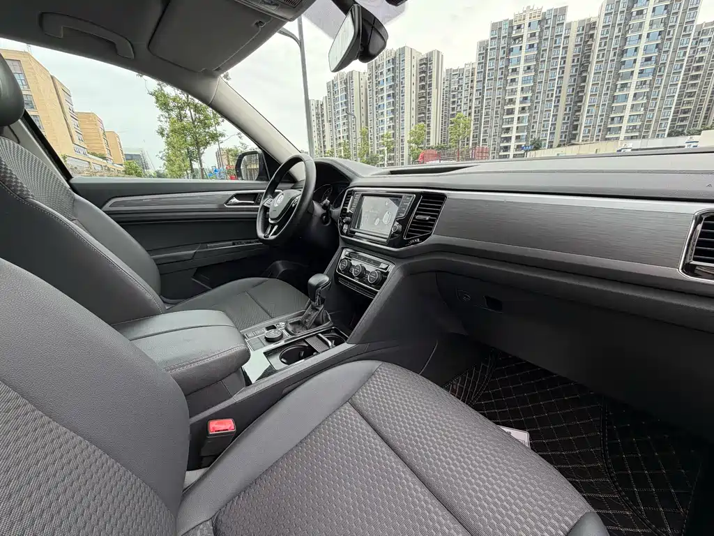 Touron 2017 380TSI four-wheel drive comfort version купить на сайте DeffCars