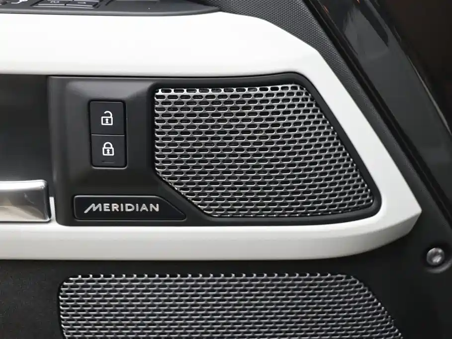 Land Rover Defender 2024 110 3.0T P400 X-DYNAMIC HSE купить на сайте DeffCars