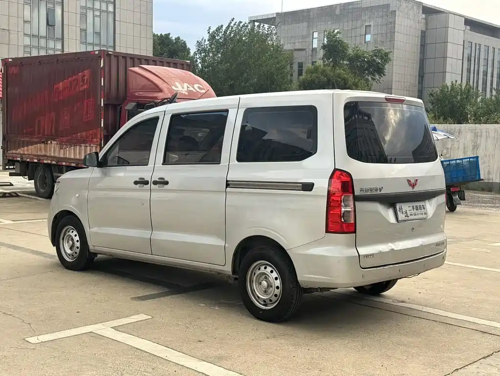 Wuling Hongguang V 2021 1.5L facelift version LAR купить на сайте DeffCars