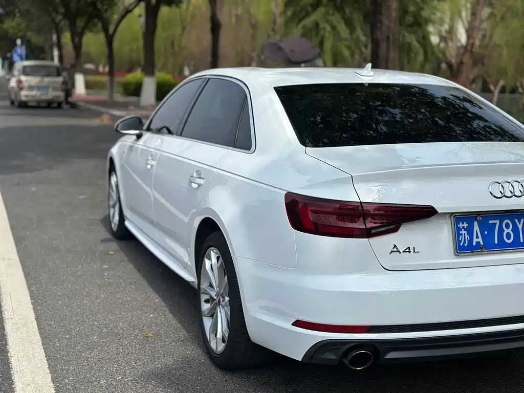 Audi A4L 2018 30th Anniversary Model 40 TFSI Fashion Model купить на сайте DeffCars