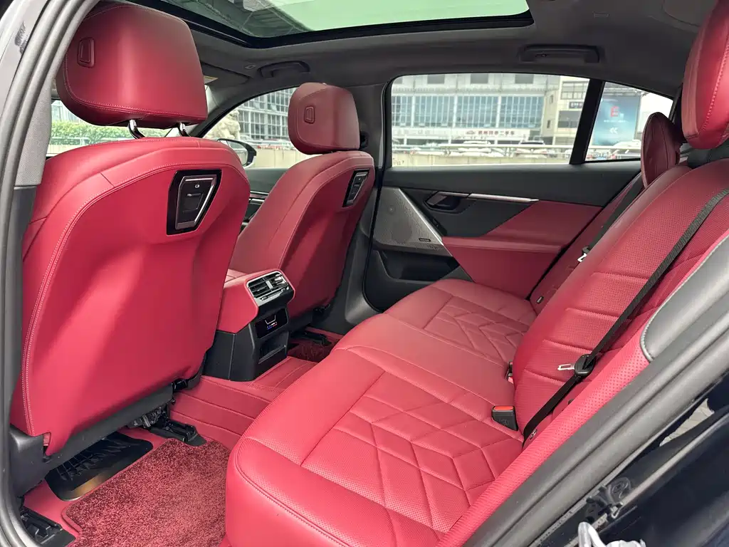 BMW 5 Series 2024 530Li Leading M Sports Package купить на сайте DeffCars