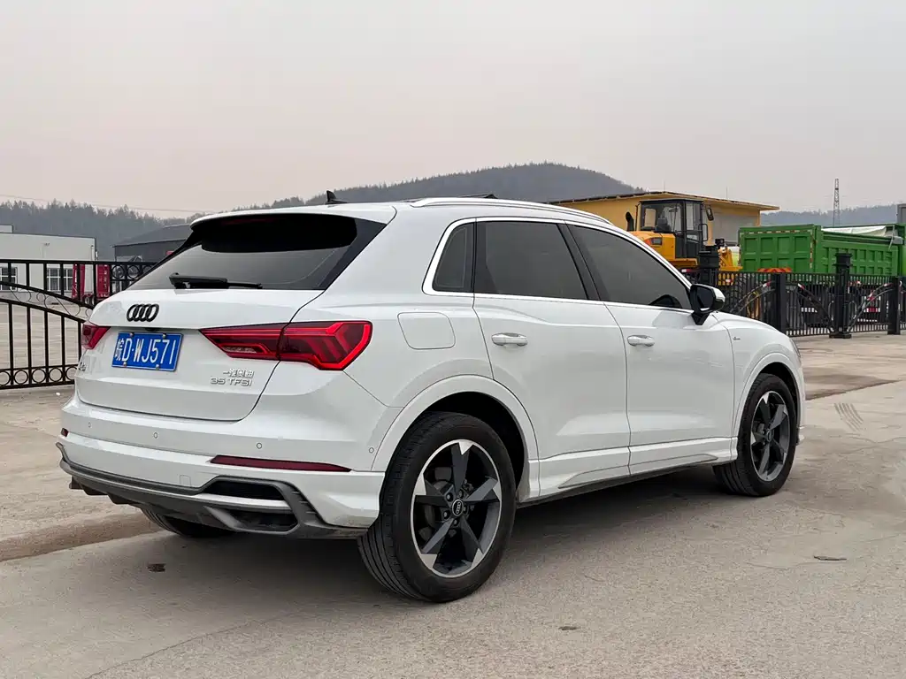 Audi Q3 2022 35 TFSI Fashionable and Dynamic купить на сайте DeffCars