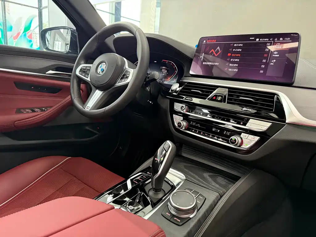BMW 5 Series 2021 530Li Leading M Sports Package купить на сайте DeffCars