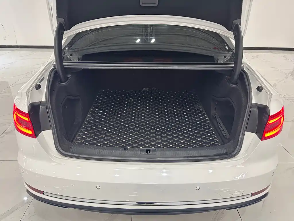 Audi A4L 2019 40 TFSI Enterprising National VI купить на сайте DeffCars