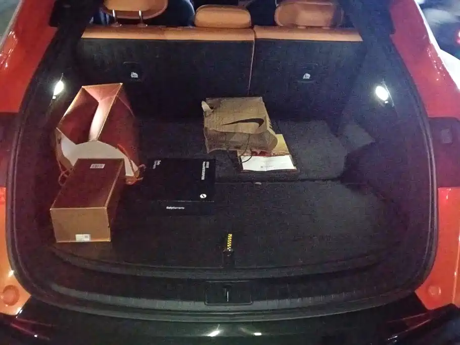 Xiaomi YU7 2025 4WD Pro version купить на сайте DeffCars