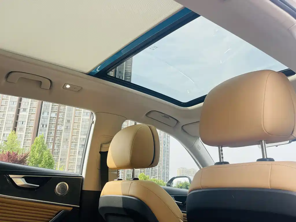 Hongqi HS5 2023 2.0T four-wheel drive flag collar Pro version купить на сайте DeffCars