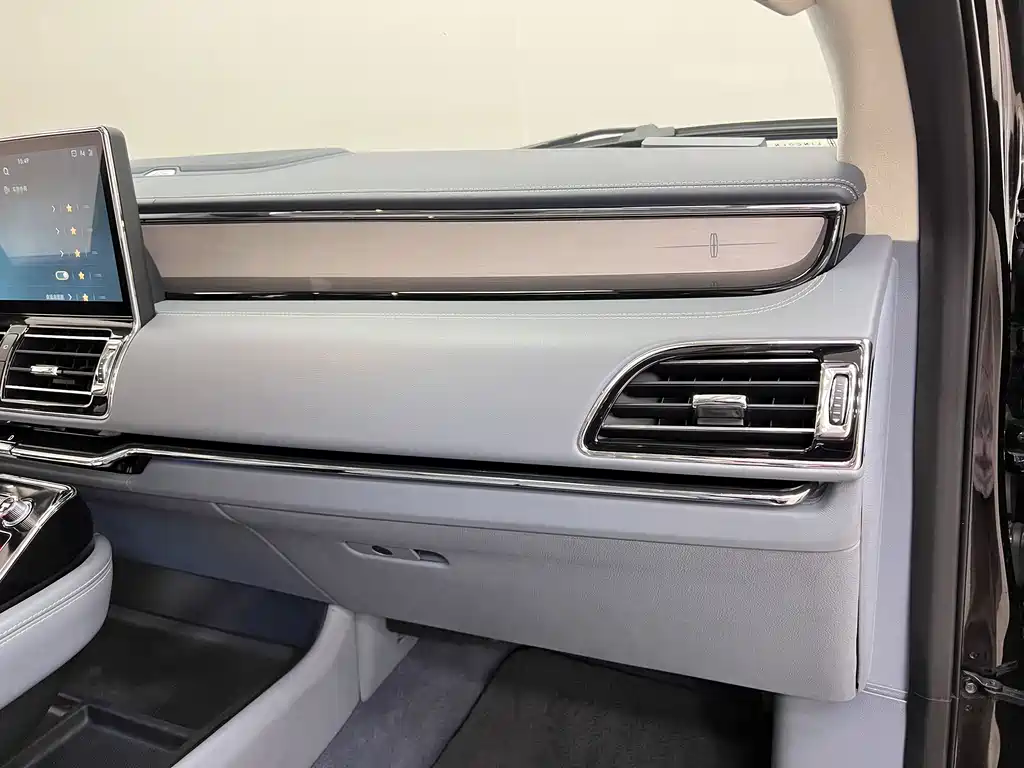Navigator 2022 3.5T Long Axis Presidential Edition купить на сайте DeffCars