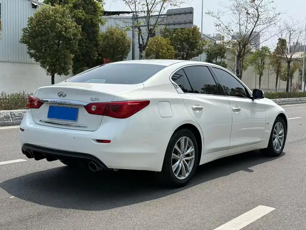 Infinity Q50 2014 2.0T Deluxe Edition купить на сайте DeffCars