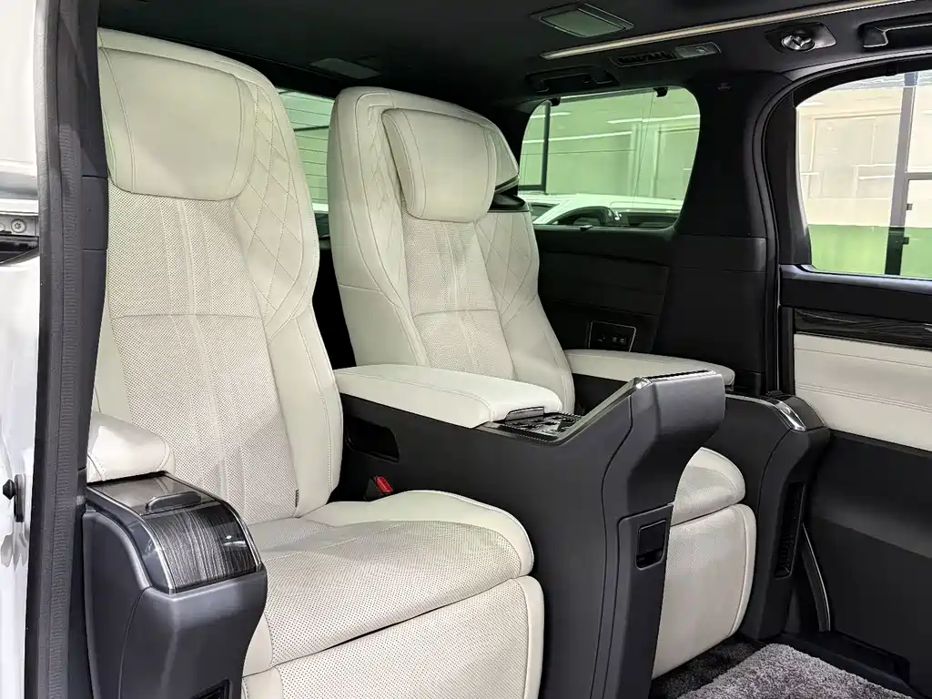 Lexus LM 2020 300h Four Seat Royal Edition купить на сайте DeffCars