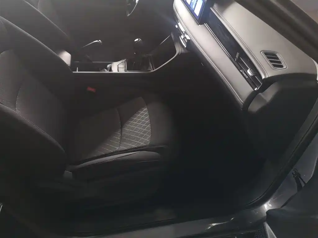 Roewe i5 2023 1.5L Manual Comfort Edition купить на сайте DeffCars