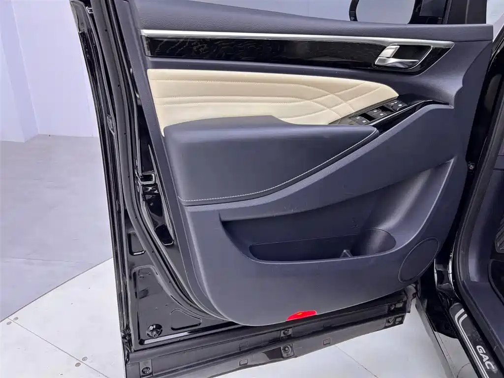 Trumpchi M8 2023 facelift Master Series 390T four-seat Royal Edition купить на сайте DeffCars