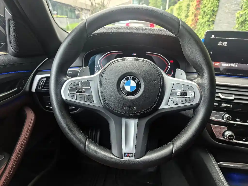 BMW 5 Series 2023 530Li Leading M Sports Package купить на сайте DeffCars