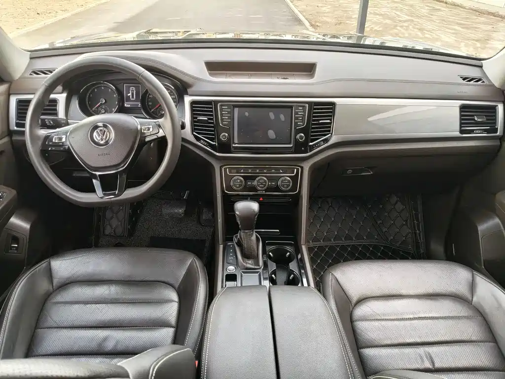 Touron 2017 330TSI two-wheel drive luxury version купить на сайте DeffCars