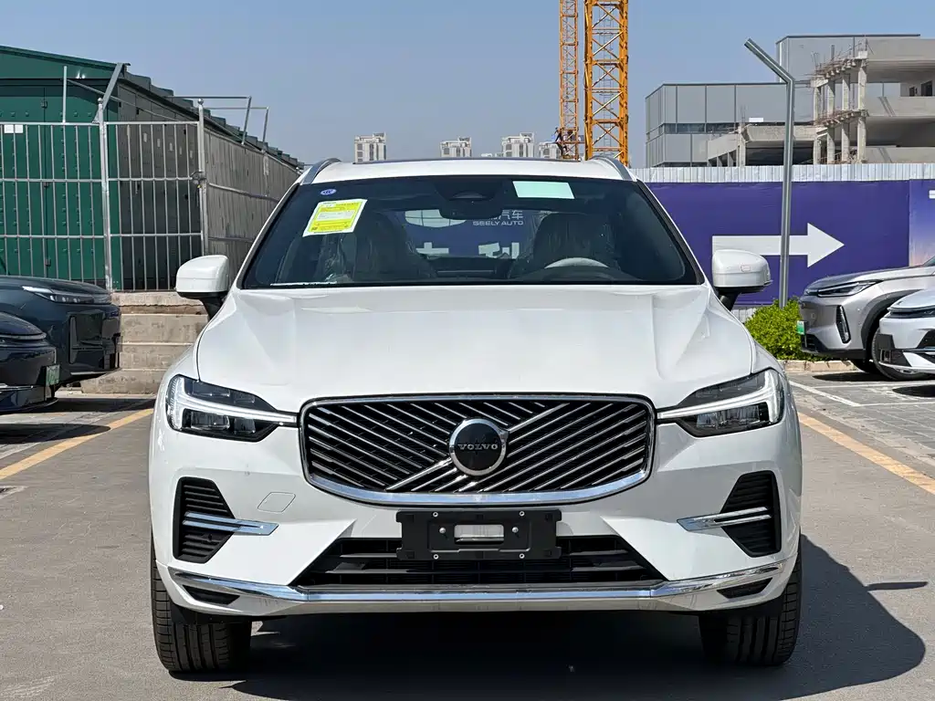 Volvo XC60 2026 B5 four-wheel drive Zhiyuan Deluxe Edition купить на сайте DeffCars