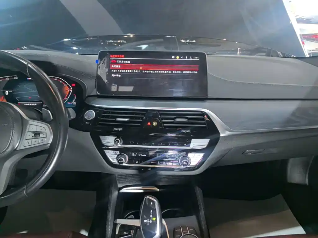 BMW 5 Series 2023 530Li Leading M Sports Package купить на сайте DeffCars