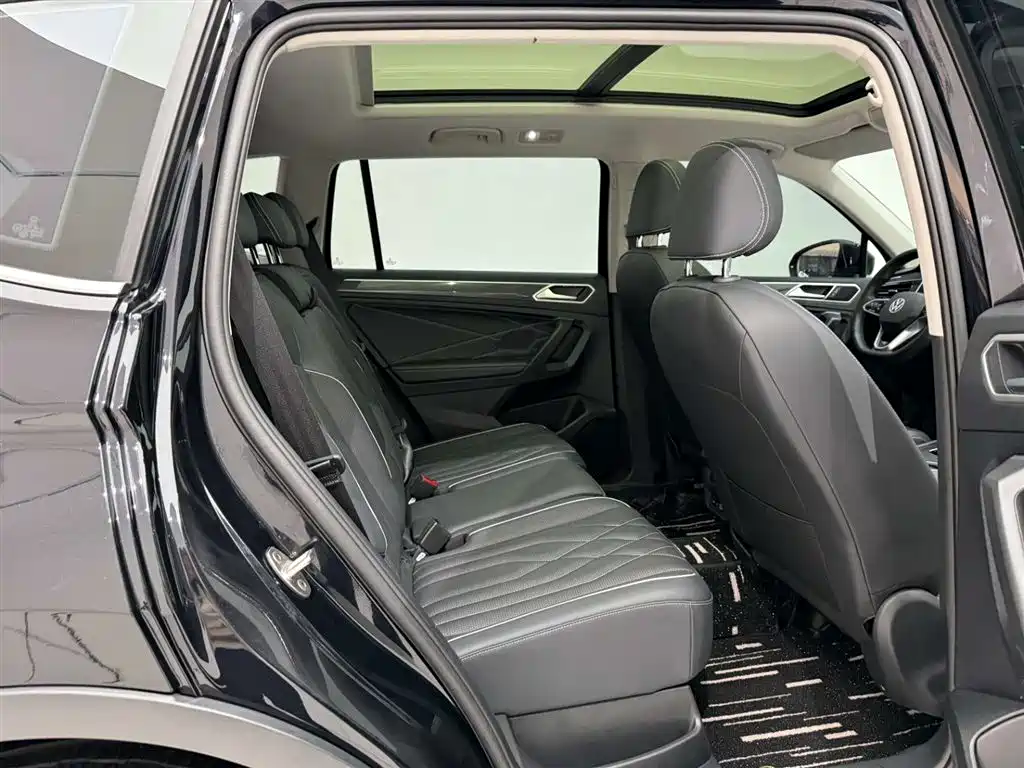 Tiguan L 2024 330TSI automatic two-wheel drive R-Line version купить на сайте DeffCars