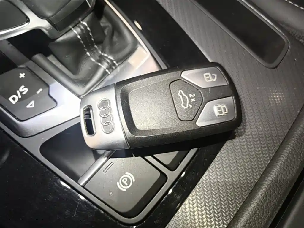 Audi Q5L 2022 facelift 40T luxury and dynamic model купить на сайте DeffCars