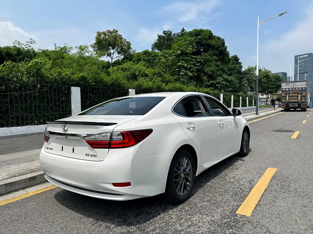 Lexus ES 2017 200 30th Anniversary Edition купить на сайте DeffCars