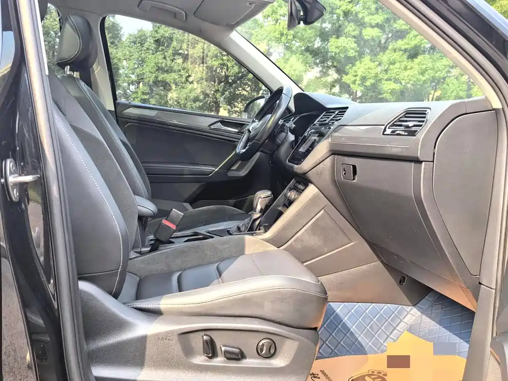 Tiguan L 2021 330TSI automatic two-wheel drive R-Line version купить на сайте DeffCars