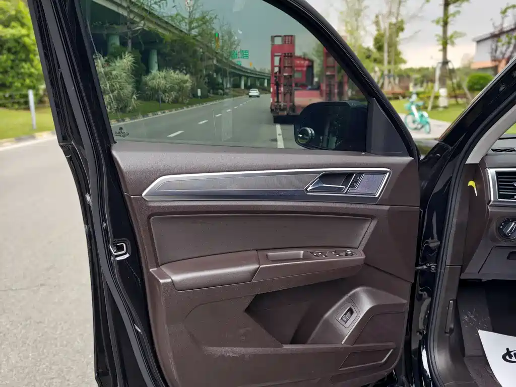 Touron 2020 380TSI four-wheel drive luxury version National VI купить на сайте DeffCars