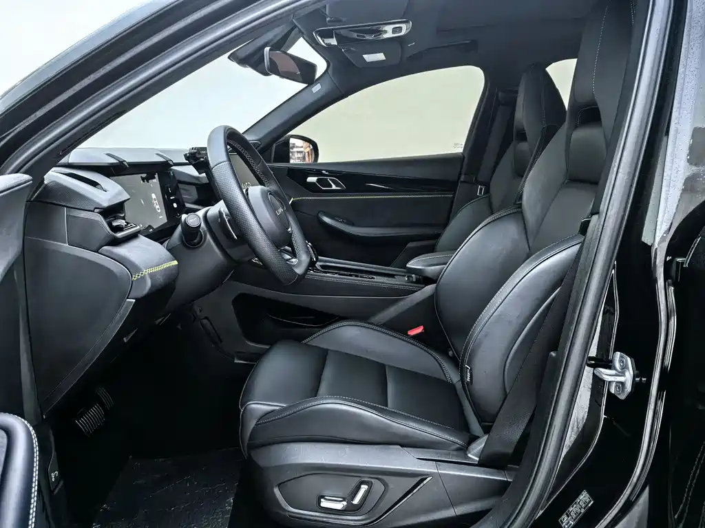 Lynk & Co 03 2023 2.0TD DCT Pro купить на сайте DeffCars