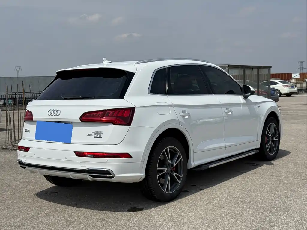 Audi Q5L 2020 40 TFSI enjoys fashionable style купить на сайте DeffCars