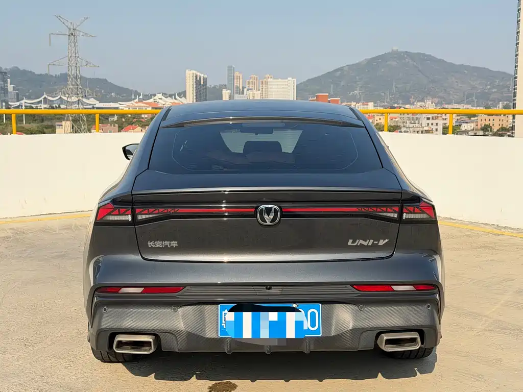Changan UNI-V 2024 1.5T premium model купить на сайте DeffCars