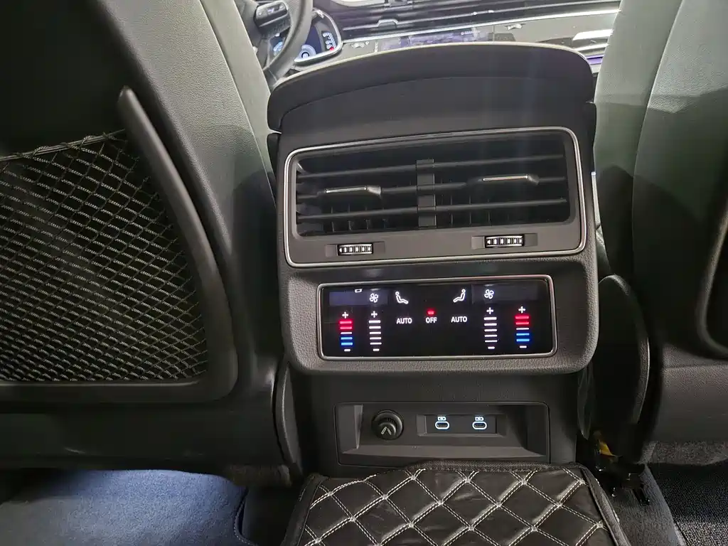 Audi Q8 2023 55 TFSI Premium Dynamic Model купить на сайте DeffCars