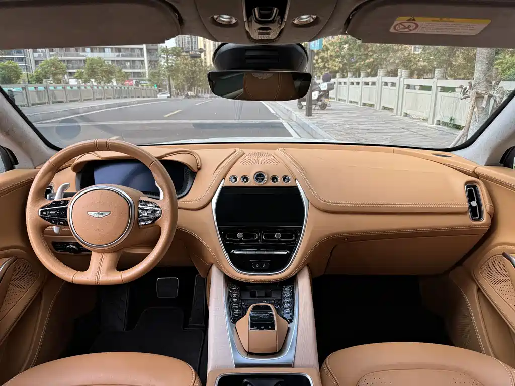 Aston Martin DBX 2022 4.0T V8 купить на сайте DeffCars