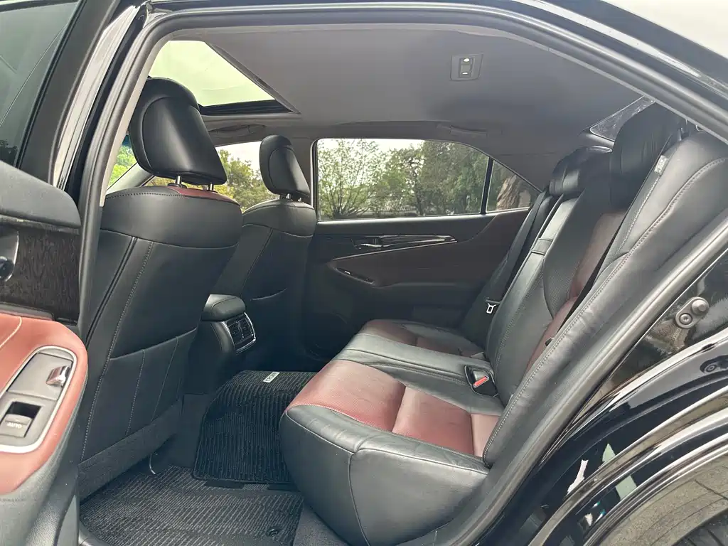 Crown 2018 2.0T Sports Edition купить на сайте DeffCars
