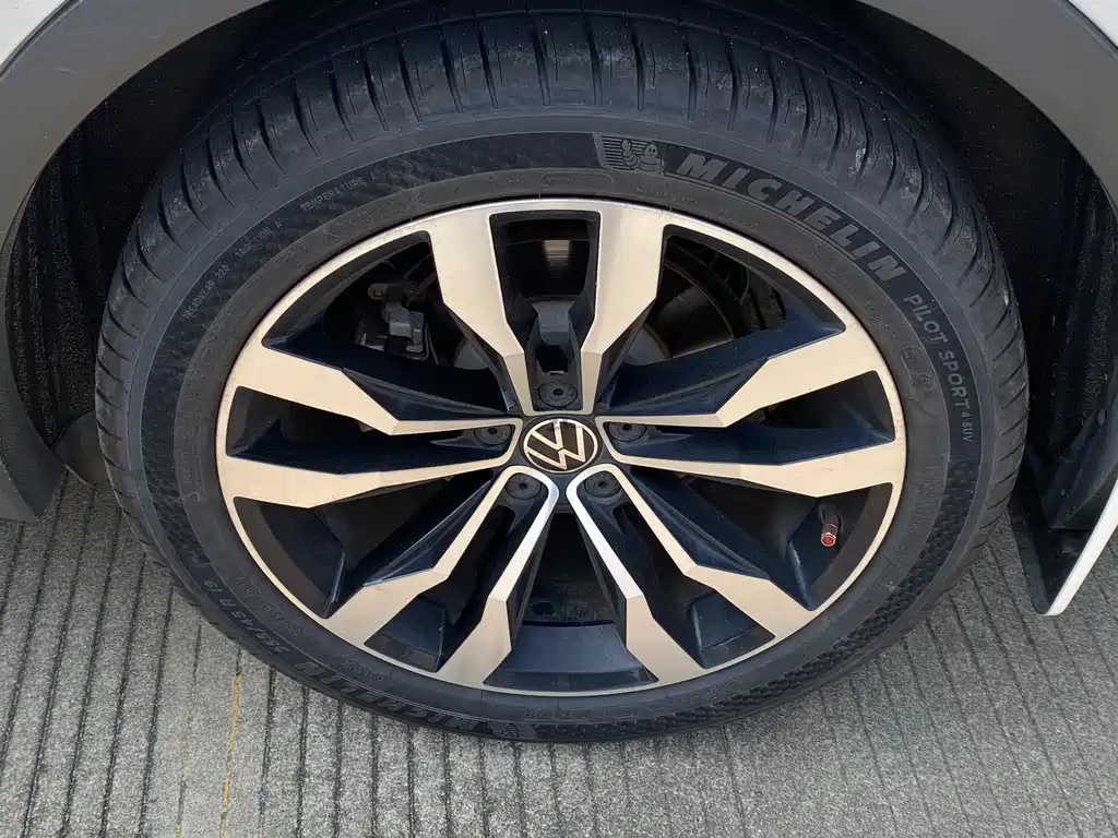 Tiguan L 2021 330TSI automatic two-wheel drive R-Line version купить на сайте DeffCars