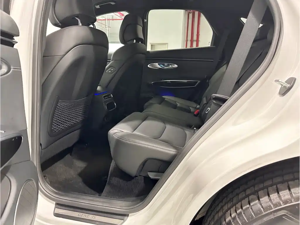 Genesis GV70 2023 2.5T two-wheel drive luxury version купить на сайте DeffCars