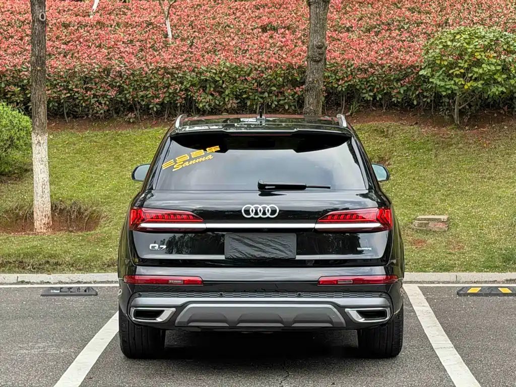 Audi Q7 2021 55 TFSI quattro S line sports version купить на сайте DeffCars