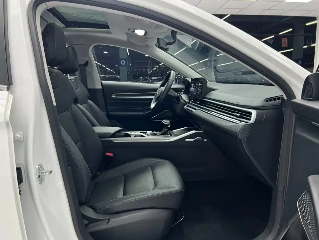 Emgrand 2022 4th generation 1.5L CVT premium model купить на сайте DeffCars