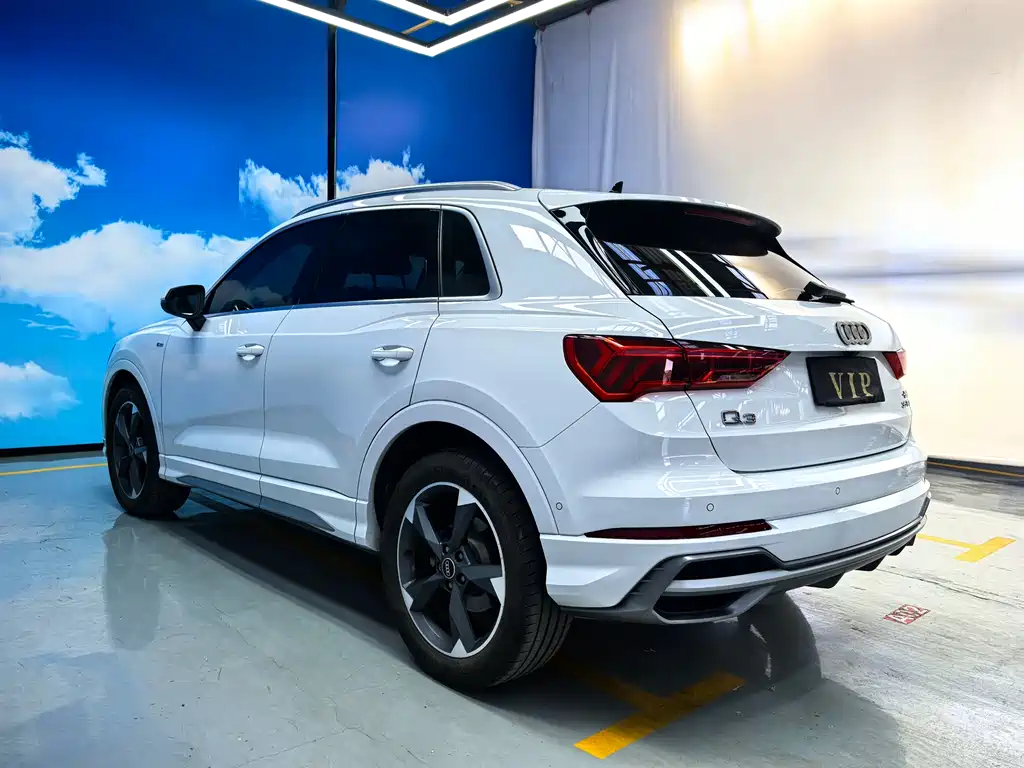 Audi Q3 2022 35 TFSI Fashionable and Dynamic купить на сайте DeffCars