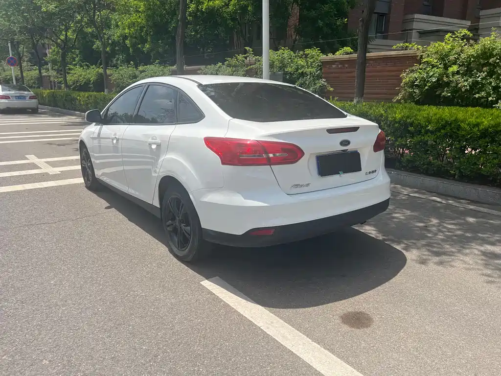 Focus 2017 Sedan 1.6L Automatic Comfort Smart Mobility Edition купить на сайте DeffCars