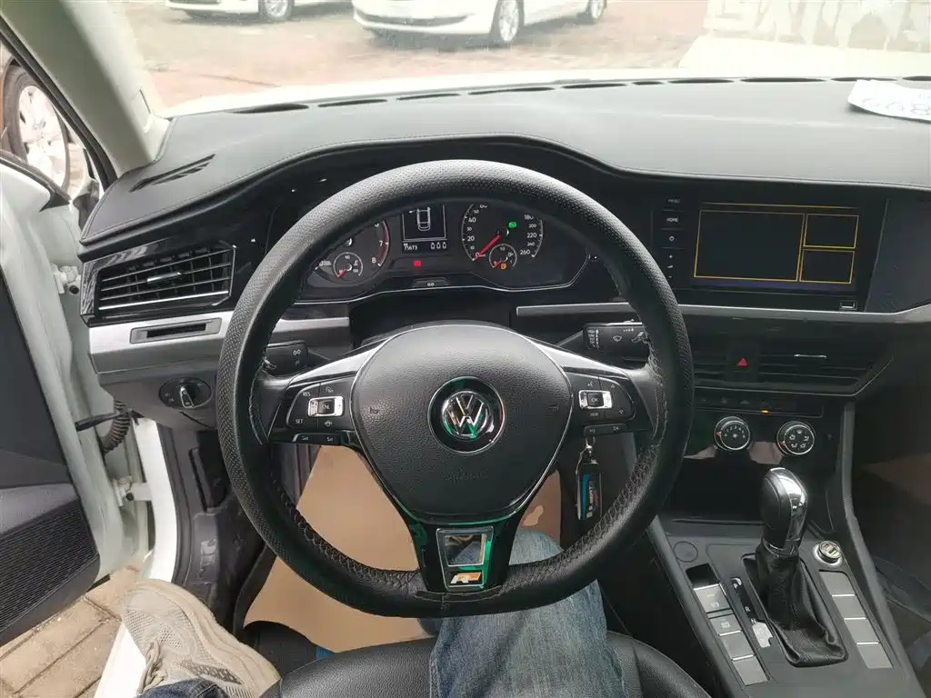 Bora 2020 1.5L automatic comfort model купить на сайте DeffCars