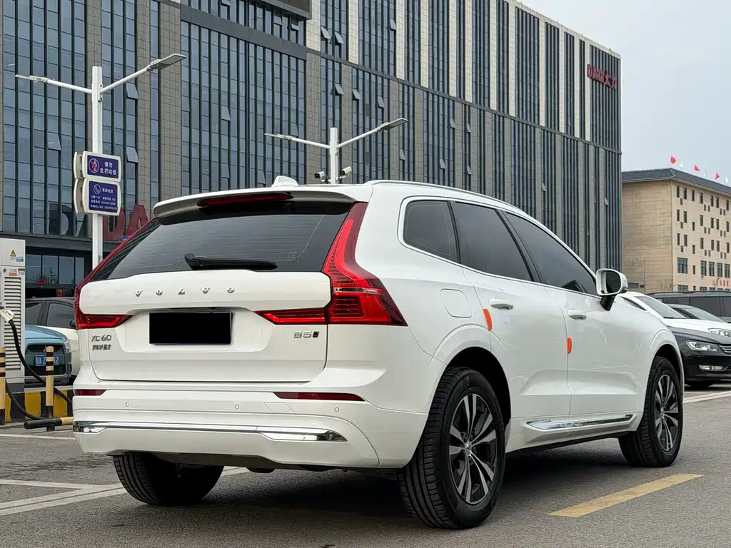 Volvo XC60 2023 B5 four-wheel drive Zhiyi Luxury Edition купить на сайте DeffCars