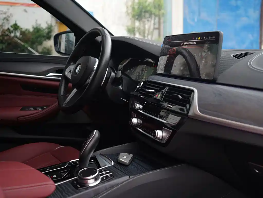 BMW 5 Series 2023 facelift 530Li leading M sports package купить на сайте DeffCars