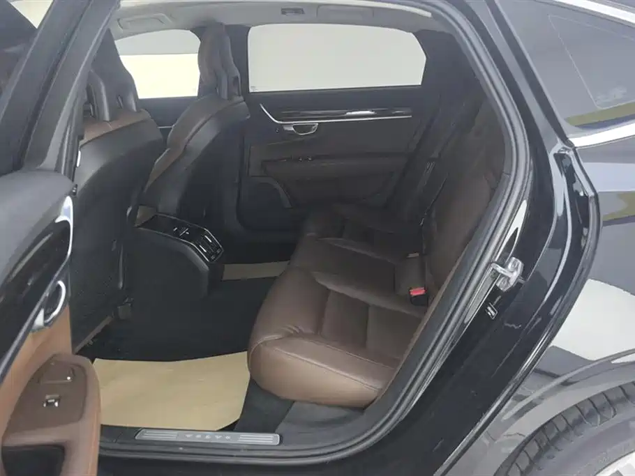 Volvo S90 2018 T4 Zhiyuan Edition купить на сайте DeffCars