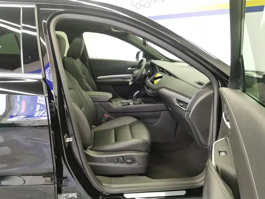 Cadillac XT4 2021 28T two-wheel drive leading model купить на сайте DeffCars