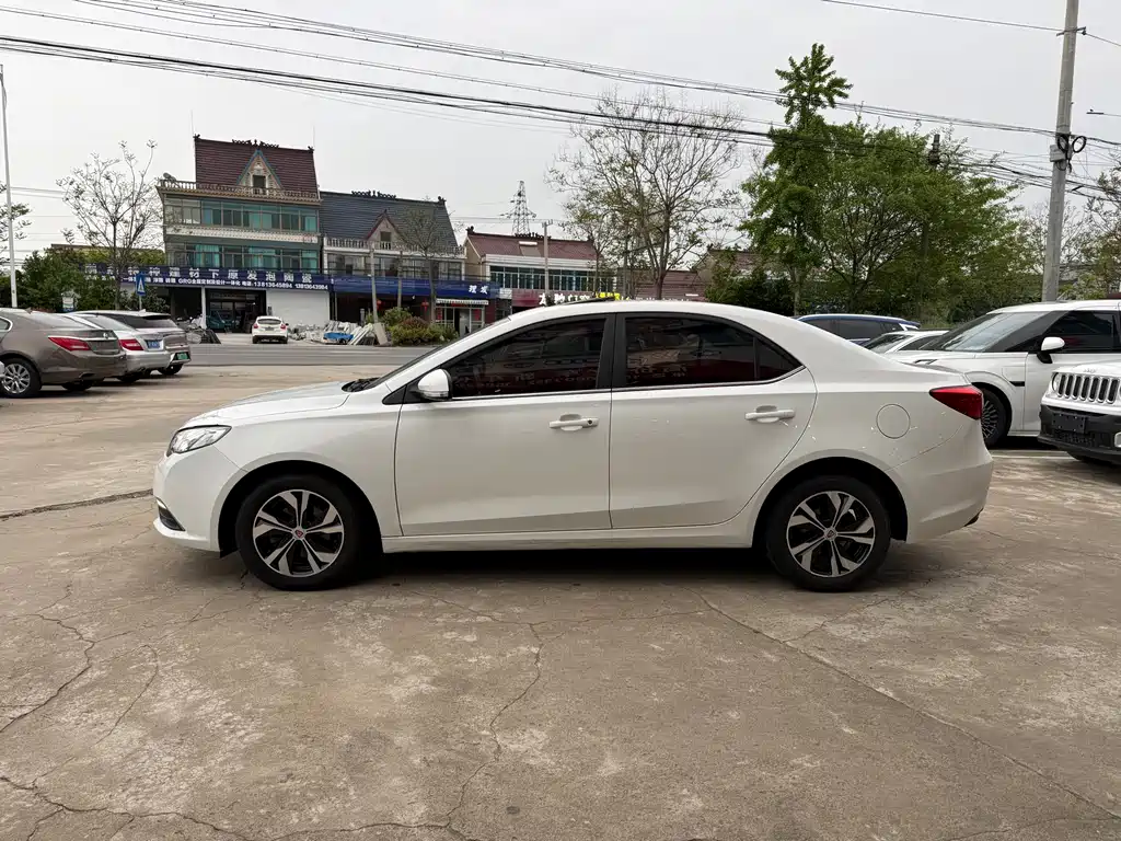 Roewe 360 ​​2017 1.5L Automatic Deluxe Edition купить на сайте DeffCars