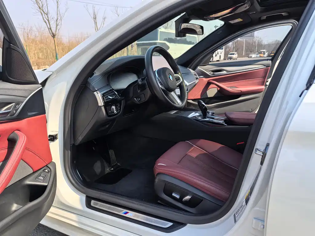 BMW 5 Series New Energy 2021 535Le Luxury Package купить на сайте DeffCars