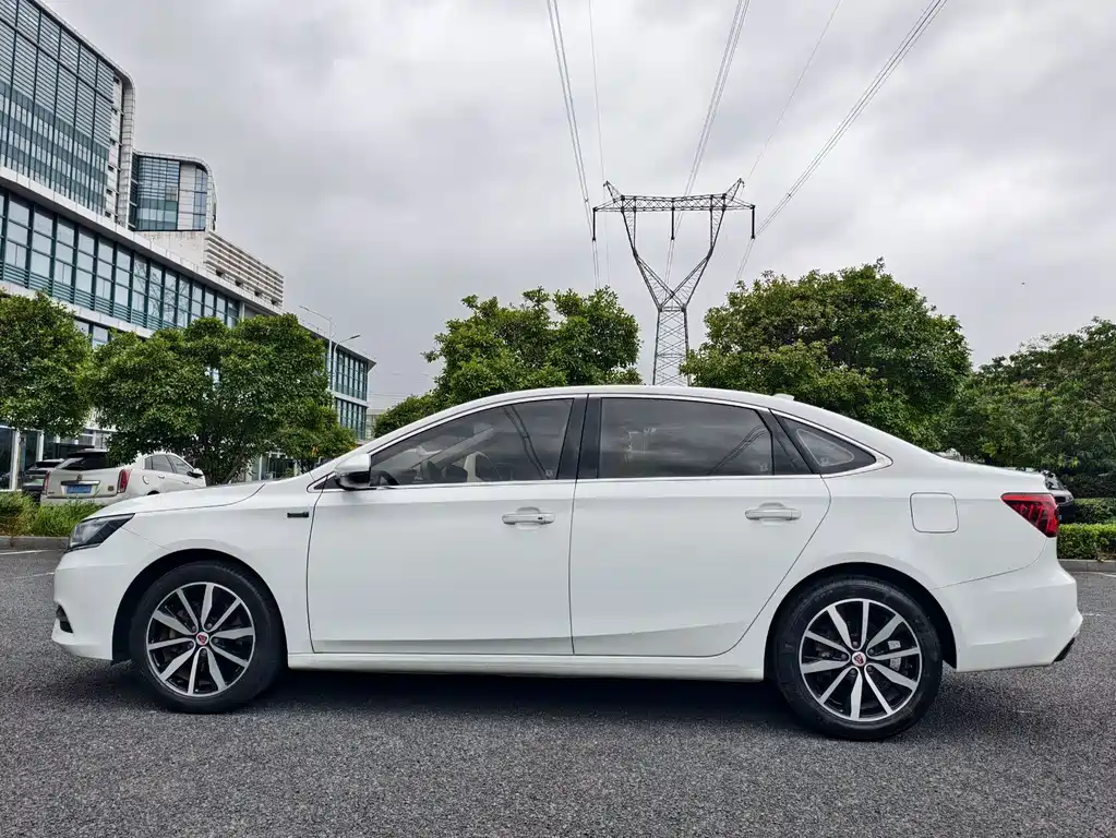 Roewe i6 Classic 2018 20T Automatic Internet Smart Edition купить на сайте DeffCars