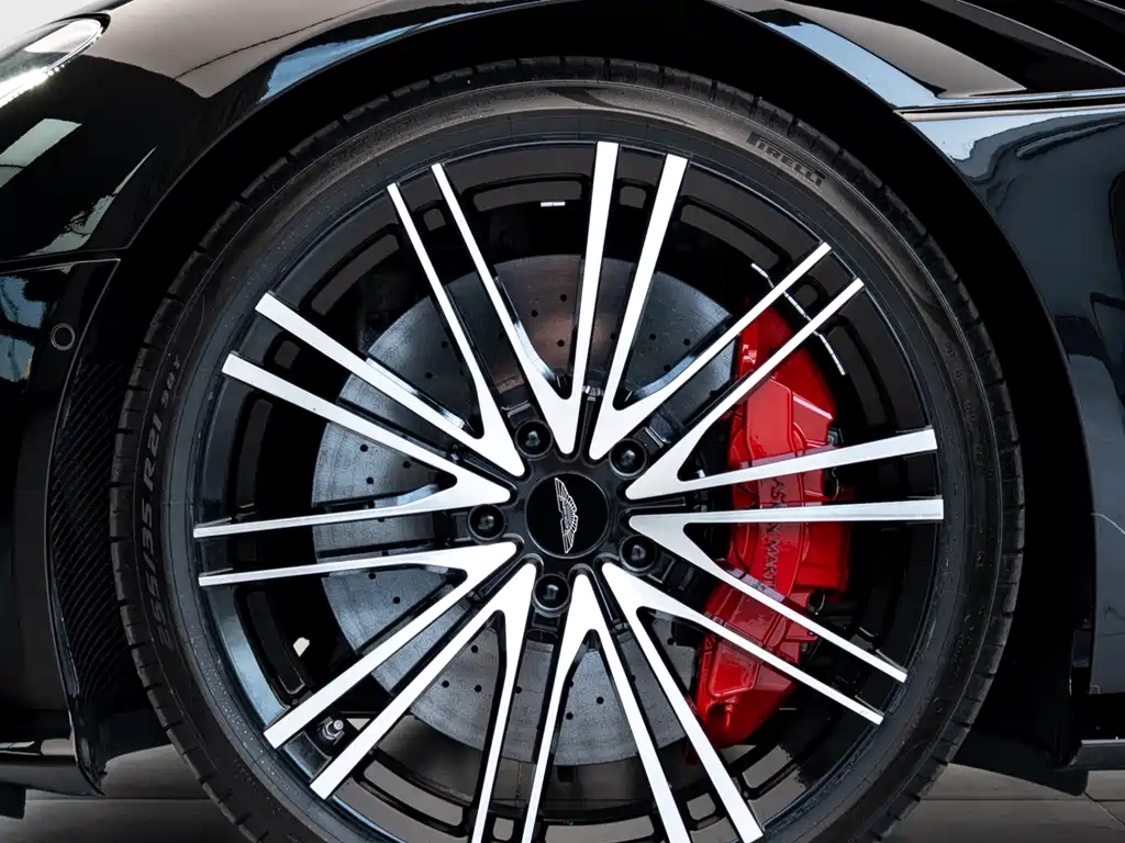 Aston Martin DBS 2022 DBS Superleggera V12 Coupe купить на сайте DeffCars