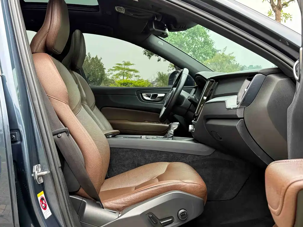 Volvo XC60 2021 T5 four-wheel drive Zhiya Luxury Edition купить на сайте DeffCars
