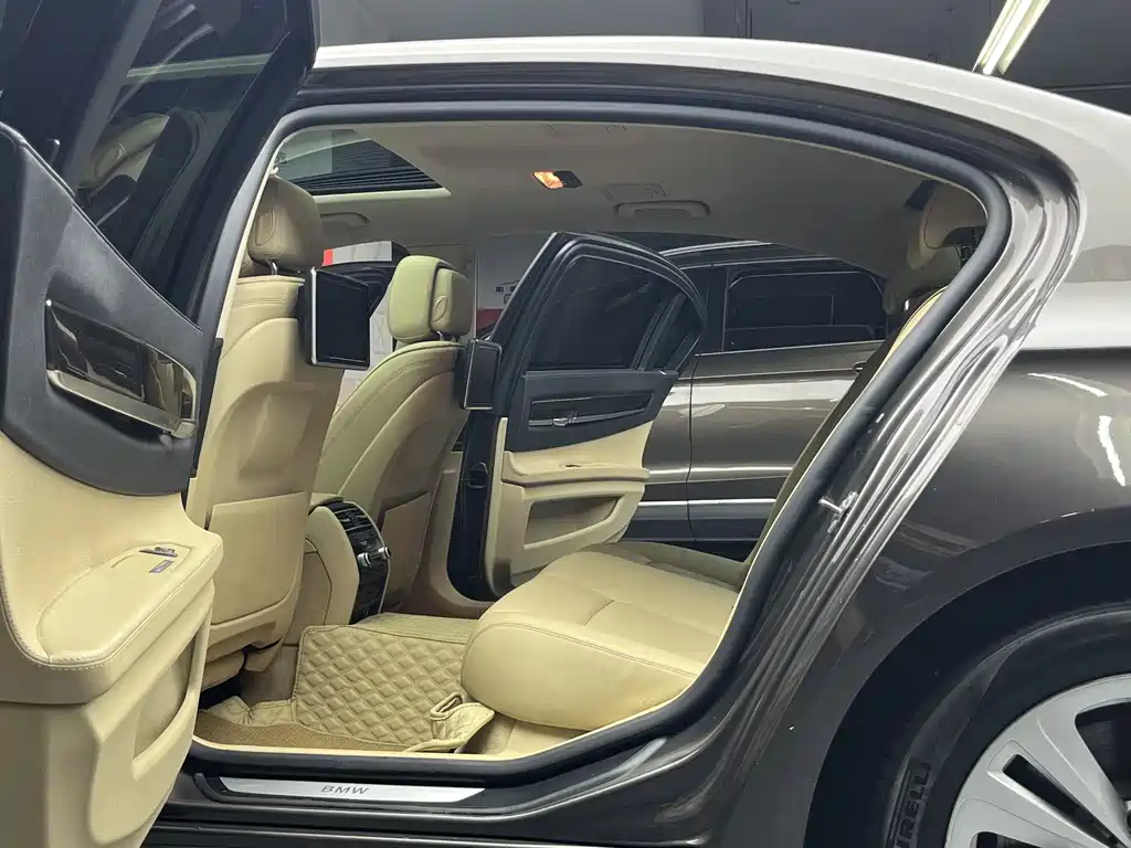 BMW 7 Series 2013 730Li Luxury купить на сайте DeffCars