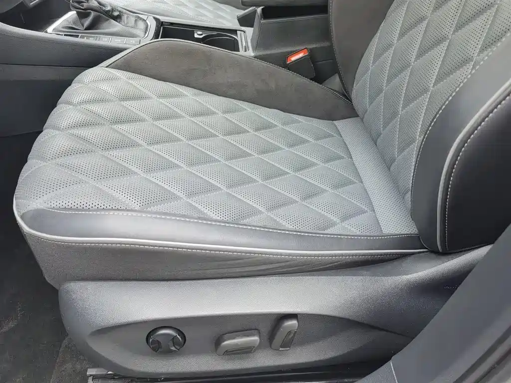 Sagitar 2023 300TSI DSG Excellence Edition купить на сайте DeffCars